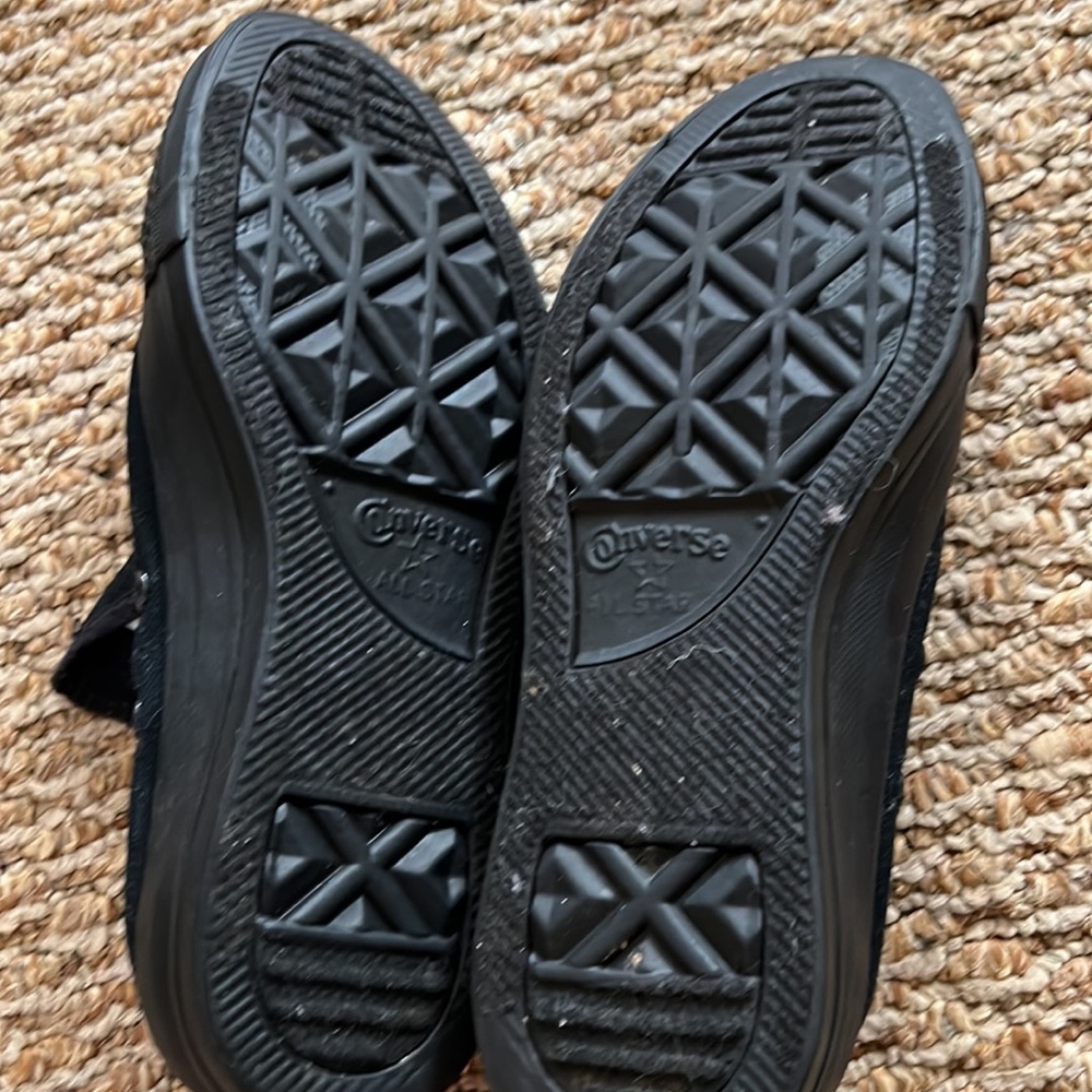 Black converse - Picture 5 of 7